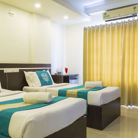 Hotel Sm Regency Kochi Esterno foto