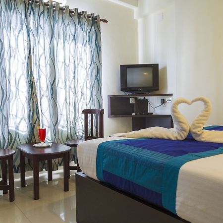 Hotel Sm Regency Kochi Esterno foto
