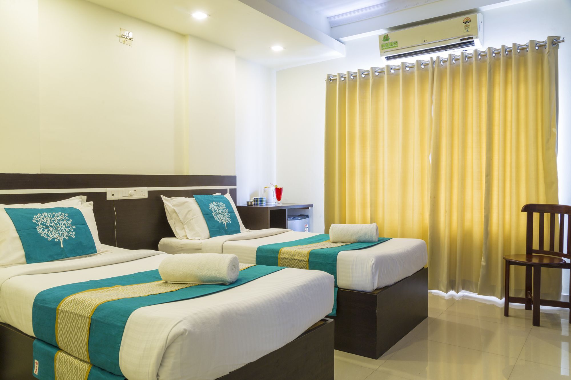 Hotel Sm Regency Kochi Esterno foto